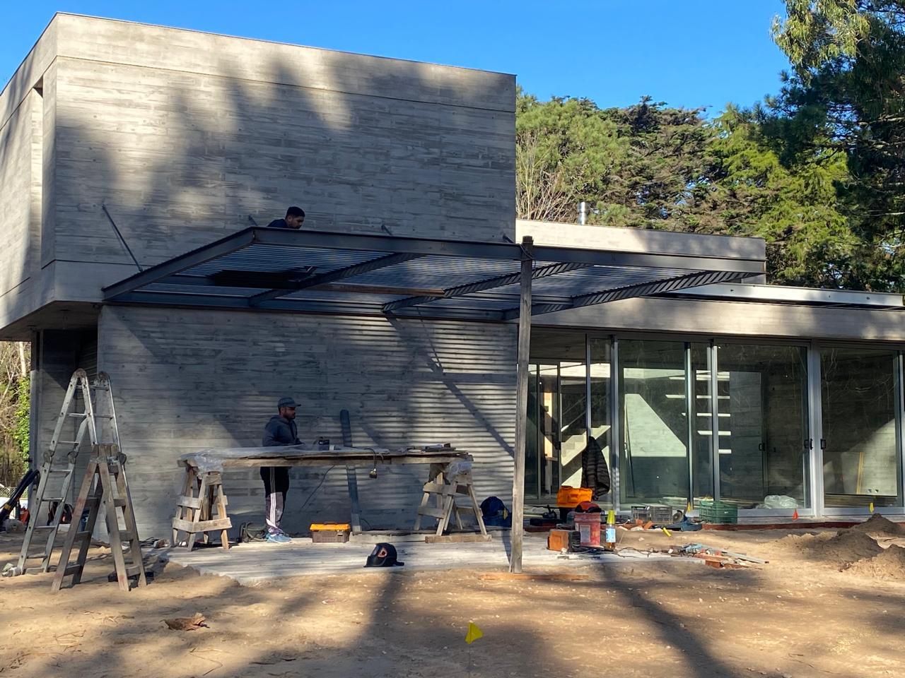 Pérgola en construcción